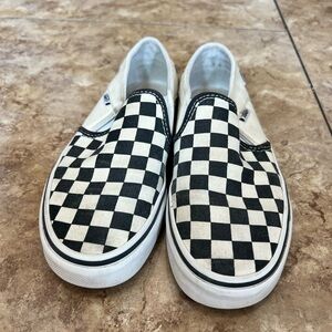 Checkered Vans🤍🖤